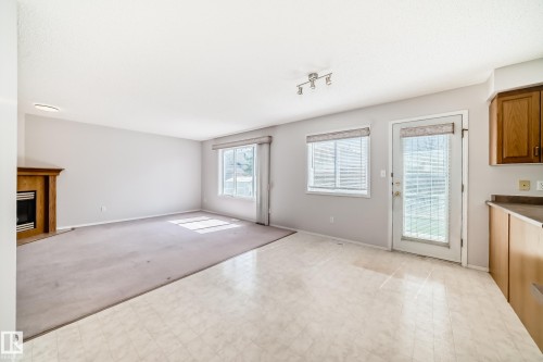 4319 39 Avenue Nw, Edmonton, AB - Indoor