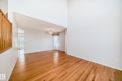 4319 39 Avenue Nw, Edmonton, AB - Indoor Photo Showing Other Room