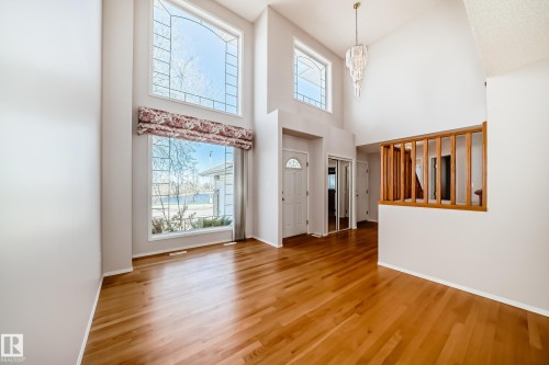 4319 39 Avenue Nw, Edmonton, AB - Indoor Photo Showing Other Room