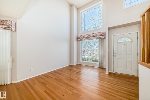 4319 39 Avenue Nw, Edmonton, AB - Indoor Photo Showing Other Room
