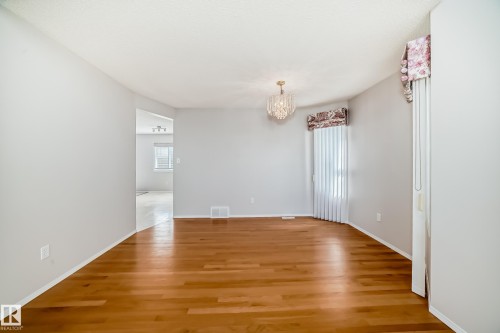 4319 39 Avenue Nw, Edmonton, AB - Indoor Photo Showing Other Room