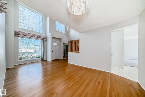 4319 39 Avenue Nw, Edmonton, AB - Indoor Photo Showing Other Room