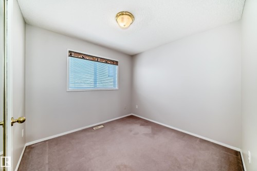 4319 39 Avenue Nw, Edmonton, AB - Indoor Photo Showing Other Room