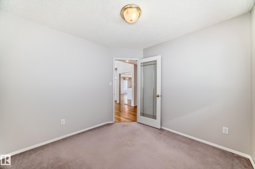 4319 39 Avenue Nw, Edmonton, AB - Indoor Photo Showing Other Room