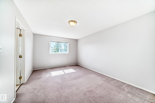 4319 39 Avenue Nw, Edmonton, AB - Indoor Photo Showing Other Room