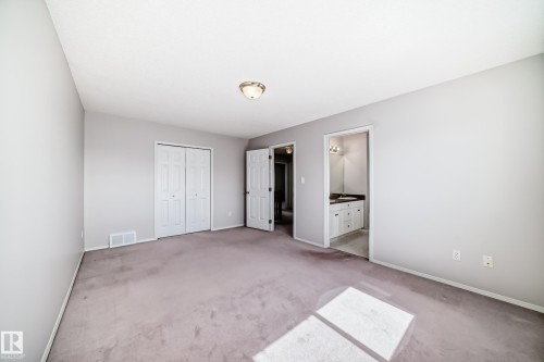 4319 39 Avenue Nw, Edmonton, AB - Indoor