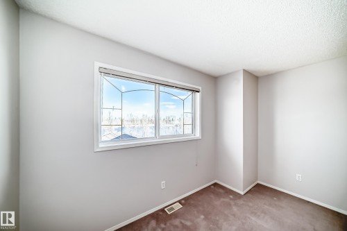 4319 39 Avenue Nw, Edmonton, AB - Indoor Photo Showing Other Room