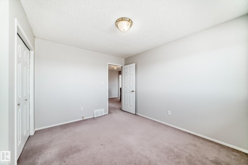 4319 39 Avenue Nw, Edmonton, AB - Indoor Photo Showing Other Room