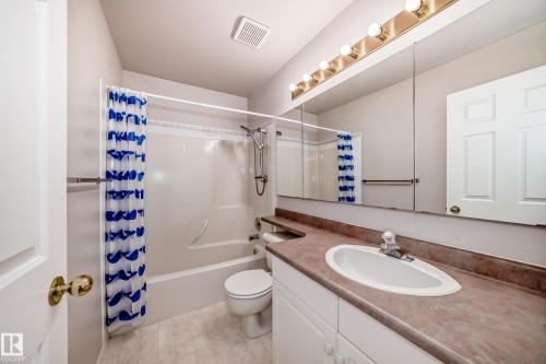4319 39 Avenue Nw, Edmonton, AB - Indoor Photo Showing Bathroom