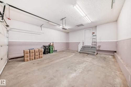 4319 39 Avenue Nw, Edmonton, AB - Indoor Photo Showing Garage