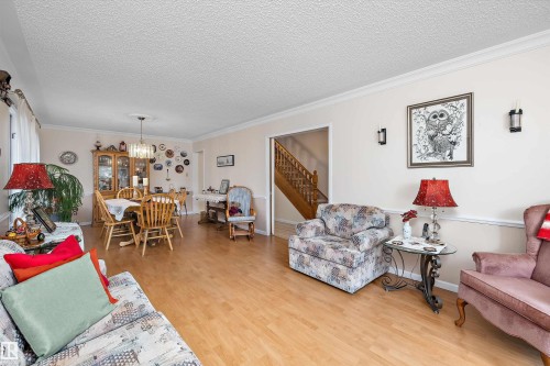 45 Blue Quill Crescent Nw, Edmonton, AB - Indoor Photo Showing Living Room