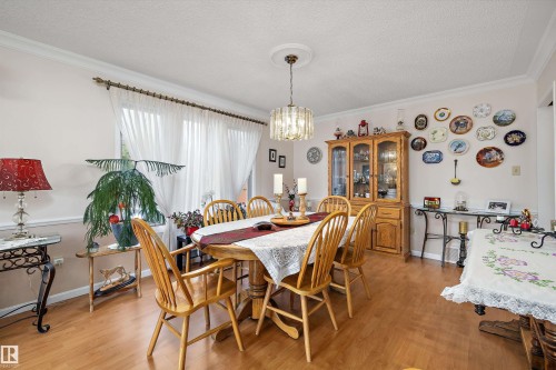 45 Blue Quill Crescent Nw, Edmonton, AB - Indoor Photo Showing Dining Room