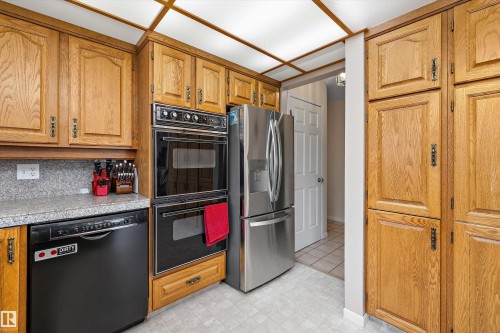 45 Blue Quill Crescent Nw, Edmonton, AB - Indoor Photo Showing Kitchen