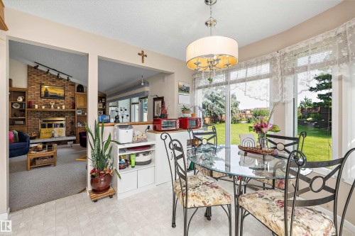 45 Blue Quill Crescent Nw, Edmonton, AB - Indoor Photo Showing Dining Room