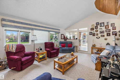 45 Blue Quill Crescent Nw, Edmonton, AB - Indoor Photo Showing Living Room