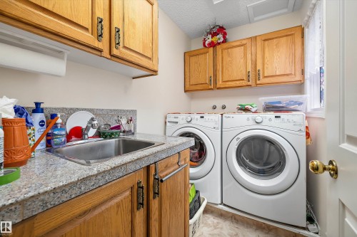 45 Blue Quill Crescent Nw, Edmonton, AB - Indoor Photo Showing Laundry Room