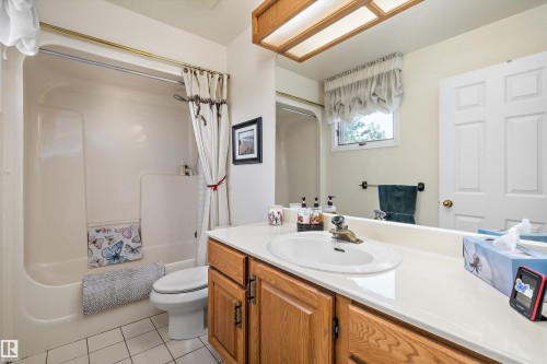 45 Blue Quill Crescent Nw, Edmonton, AB - Indoor Photo Showing Bathroom