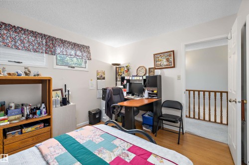 45 Blue Quill Crescent Nw, Edmonton, AB - Indoor Photo Showing Bedroom