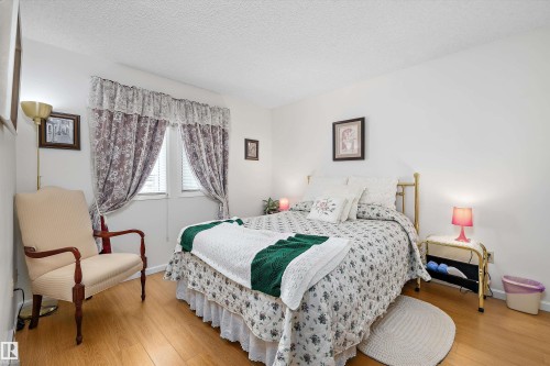 45 Blue Quill Crescent Nw, Edmonton, AB - Indoor Photo Showing Bedroom