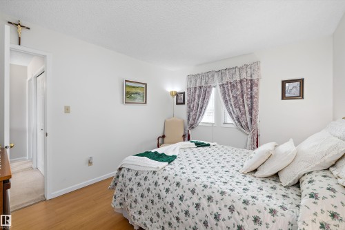 45 Blue Quill Crescent Nw, Edmonton, AB - Indoor Photo Showing Bedroom