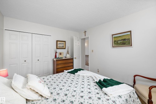45 Blue Quill Crescent Nw, Edmonton, AB - Indoor Photo Showing Bedroom