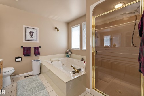 45 Blue Quill Crescent Nw, Edmonton, AB - Indoor Photo Showing Bathroom