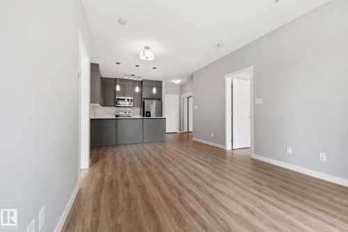 #121 812 Welsh Dr Sw, Edmonton, AB - Indoor Photo Showing Kitchen