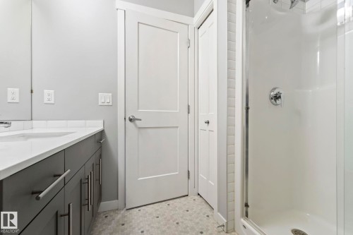 #121 812 Welsh Dr Sw, Edmonton, AB - Indoor Photo Showing Bathroom