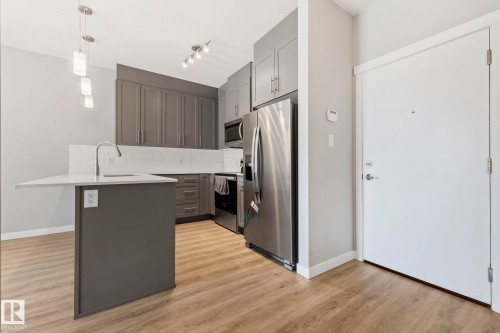 #121 812 Welsh Dr Sw, Edmonton, AB - Indoor Photo Showing Kitchen