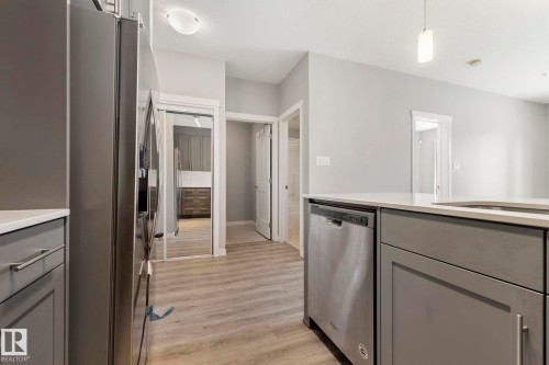 #121 812 Welsh Dr Sw, Edmonton, AB - Indoor Photo Showing Kitchen