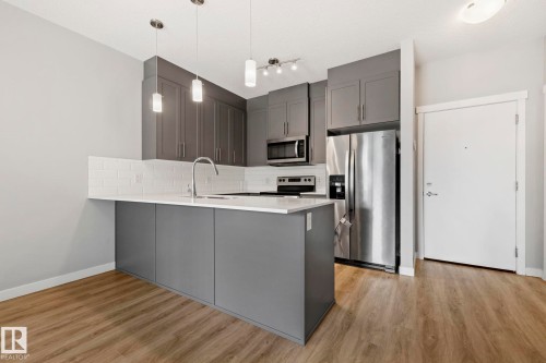 #121 812 Welsh Dr Sw, Edmonton, AB - Indoor Photo Showing Kitchen With Upgraded Kitchen