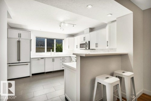 9321 98 Avenue Nw, Edmonton, AB - Indoor