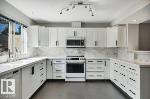 9321 98 Avenue Nw, Edmonton, AB - Indoor Photo Showing Kitchen With Upgraded Kitchen