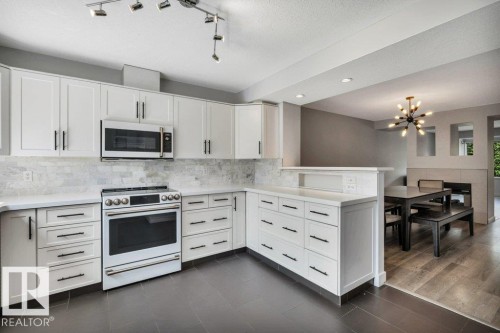 9321 98 Avenue Nw, Edmonton, AB - Indoor Photo Showing Kitchen With Upgraded Kitchen