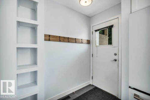 9321 98 Avenue Nw, Edmonton, AB - Indoor Photo Showing Other Room