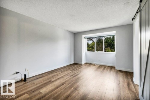 9321 98 Avenue Nw, Edmonton, AB - Indoor
