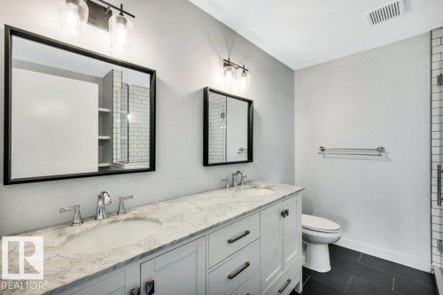 9321 98 Avenue Nw, Edmonton, AB - Indoor Photo Showing Bathroom