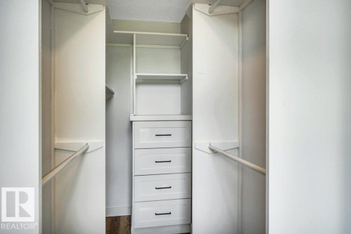 9321 98 Avenue Nw, Edmonton, AB - Indoor Photo Showing Other Room