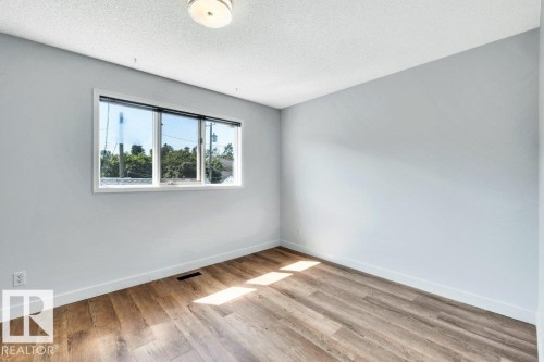 9321 98 Avenue Nw, Edmonton, AB - Indoor Photo Showing Other Room