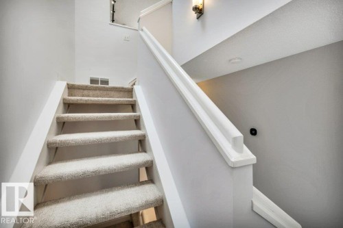 9321 98 Avenue Nw, Edmonton, AB - Indoor Photo Showing Other Room