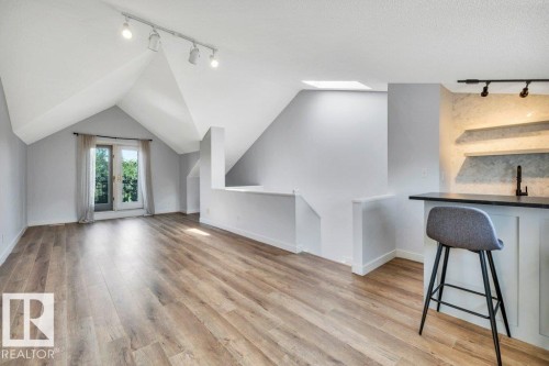 9321 98 Avenue Nw, Edmonton, AB - Indoor
