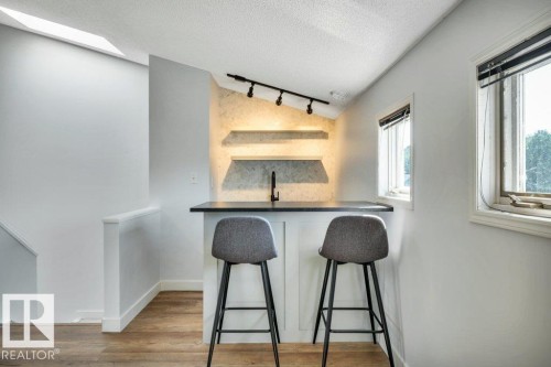 9321 98 Avenue Nw, Edmonton, AB - Indoor Photo Showing Other Room