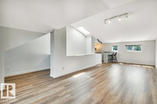 9321 98 Avenue Nw, Edmonton, AB - Indoor Photo Showing Other Room