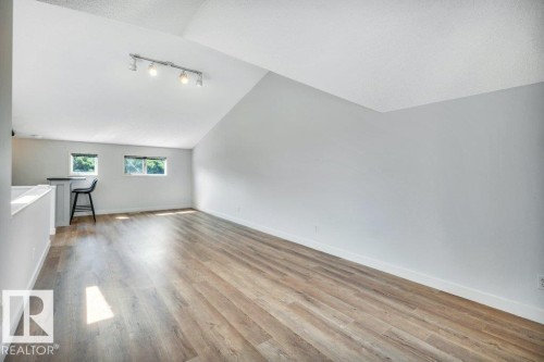 9321 98 Avenue Nw, Edmonton, AB - Indoor Photo Showing Other Room