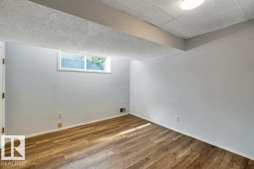 9321 98 Avenue Nw, Edmonton, AB - Indoor Photo Showing Other Room