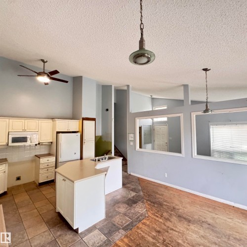 Kitchen - 4821 11A Avenue Nw, Edmonton, AB - Indoor Photo Showing Kitchen