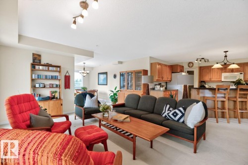 #322 7510 89 St Nw, Edmonton, AB - Indoor Photo Showing Living Room