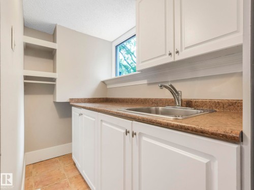 5708 144 Street Nw, Edmonton, AB - Indoor Photo Showing Kitchen
