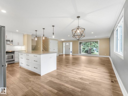 5708 144 Street Nw, Edmonton, AB - Indoor Photo Showing Kitchen With Upgraded Kitchen