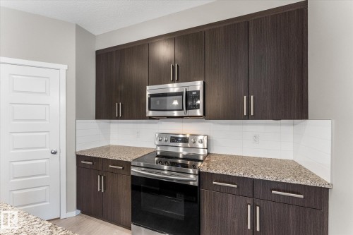 457 Orchards Boulevard Sw, Edmonton, AB - Indoor Photo Showing Kitchen With Upgraded Kitchen